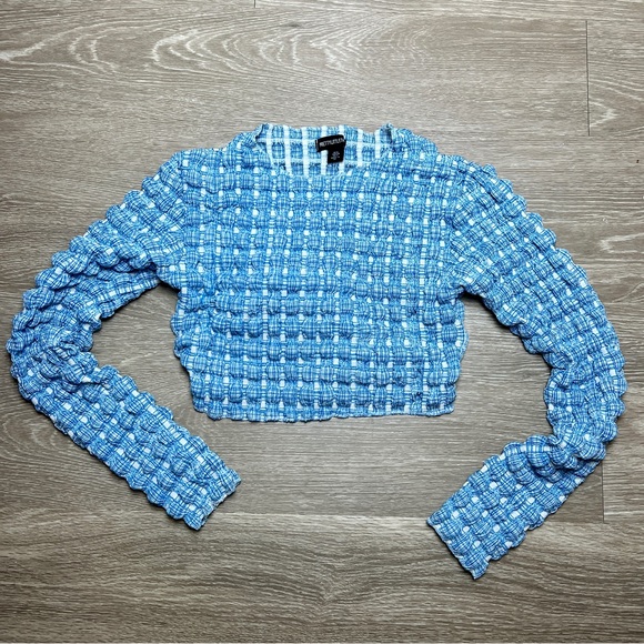 PrettyLittleThing Textured Bubble Tie Back Crop Top - Picture 4 of 5